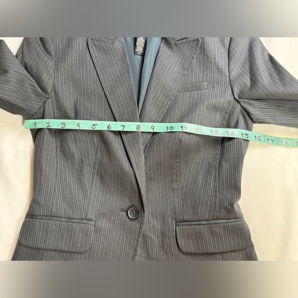 BANANA REPUBLIC Gray pinstriped crop blazer size S - Picture 10 of 11